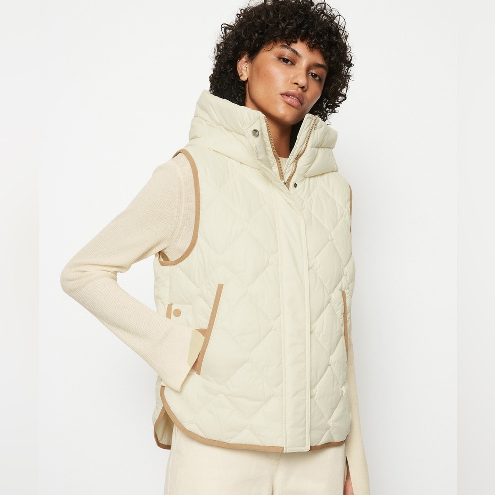 MARC O’POLO LIGHTWEIGHT HOODED QUILTED VEST FROM RECYCLED MATERIALS